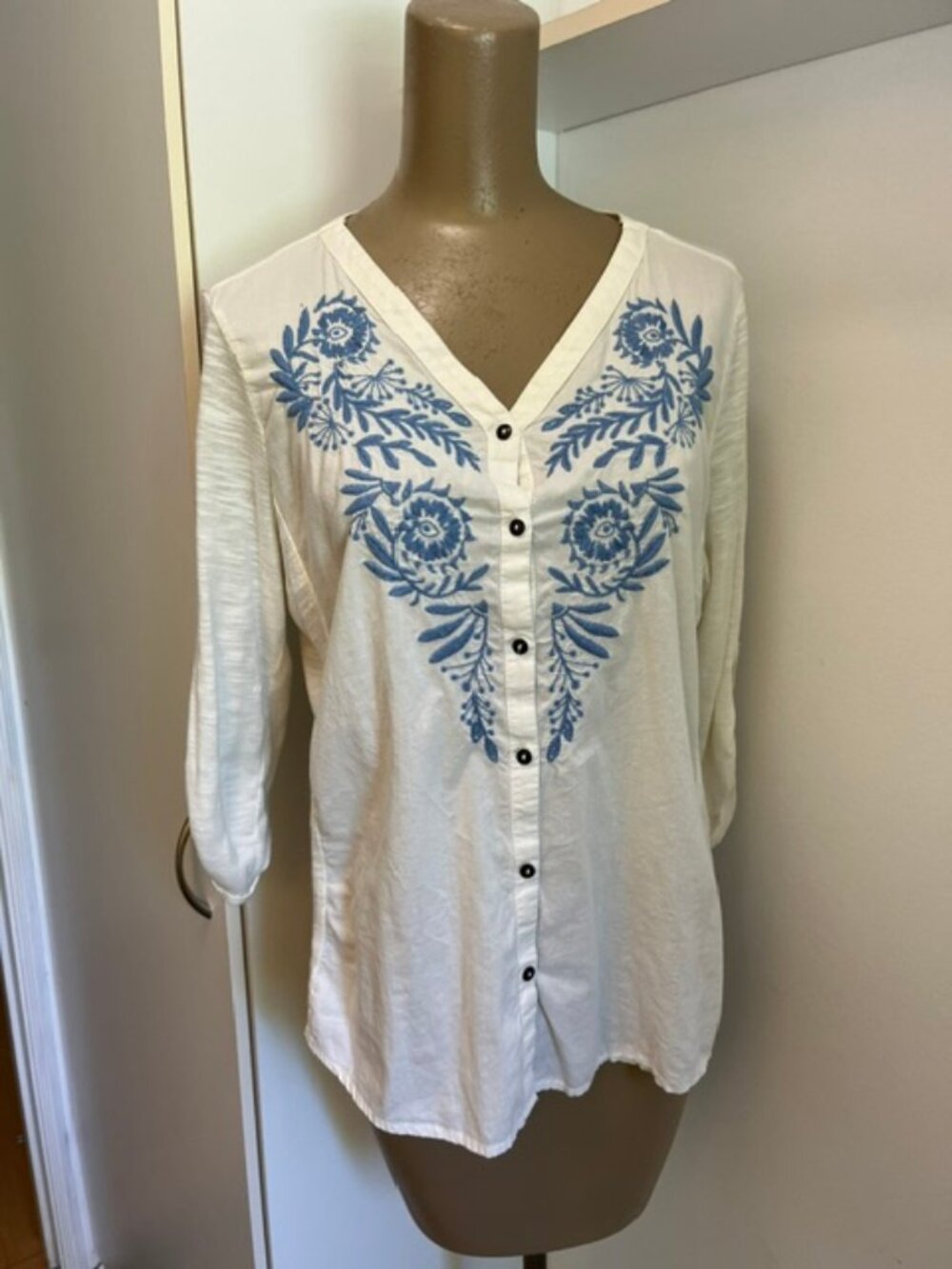 Embroidered Stretchy Shirt Women's Large